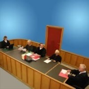 Foto aus einer Gerichtsverhandlung (Link zum Artikel: Schöffinnen und Schöffen)